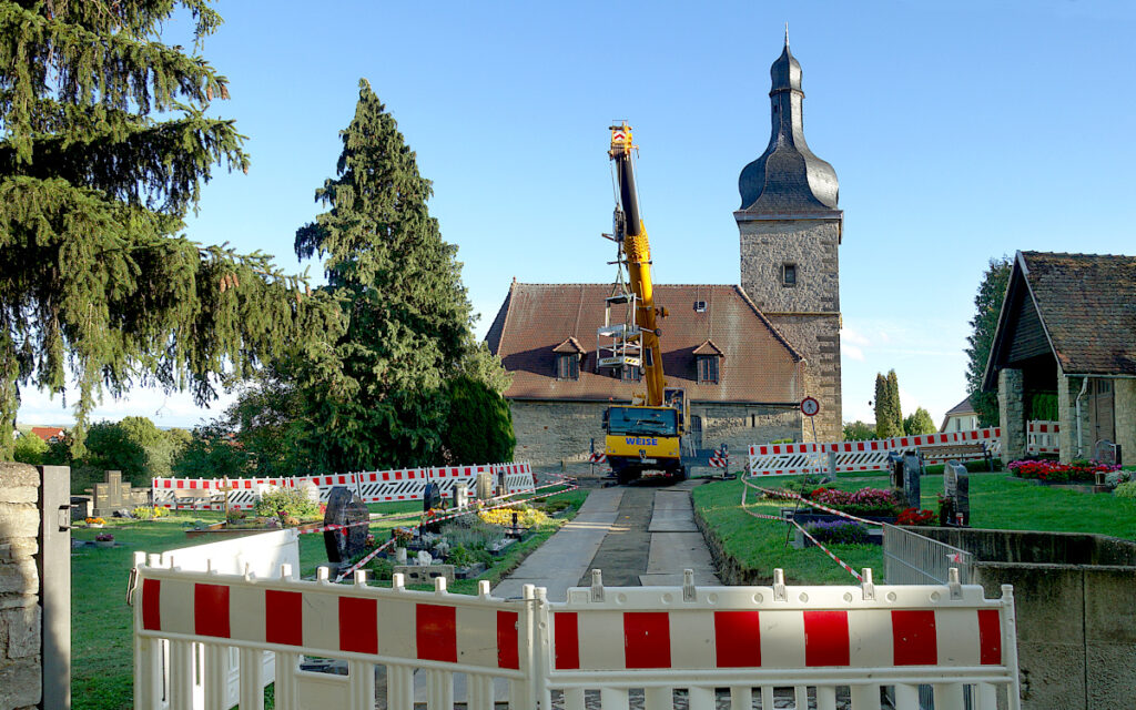 Kran auf dem Tiefthaler Friedhof
