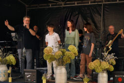 Gruppe Kwarantäne mit Jugendlichen aus Tiefthal